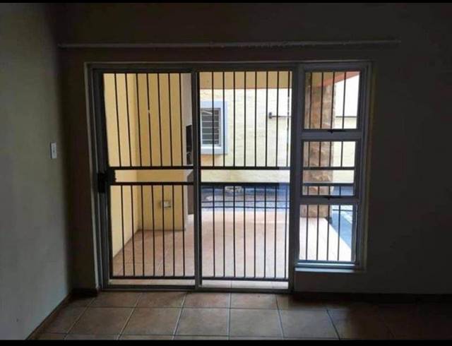 1 BEDROOM APARTMENT FOR SALE IN CLUBVIEW